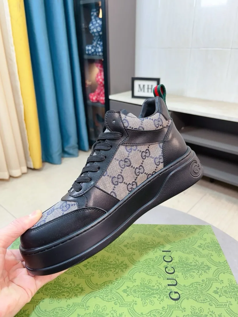 Factory price 438🌹🌹GUCCI [Gucci] New high-top men's shoes, a high-end brand, the latest fashionable casual men's shoes, trendy and versatile, relaxed and sporty style, uppers imported from Italy, first-layer cowhide, genuine leather lining, and ultra-fine workmanship. Original personalized fashionable rubber wear-resistant outsole, light and comfortable on the foot, size 38-44
